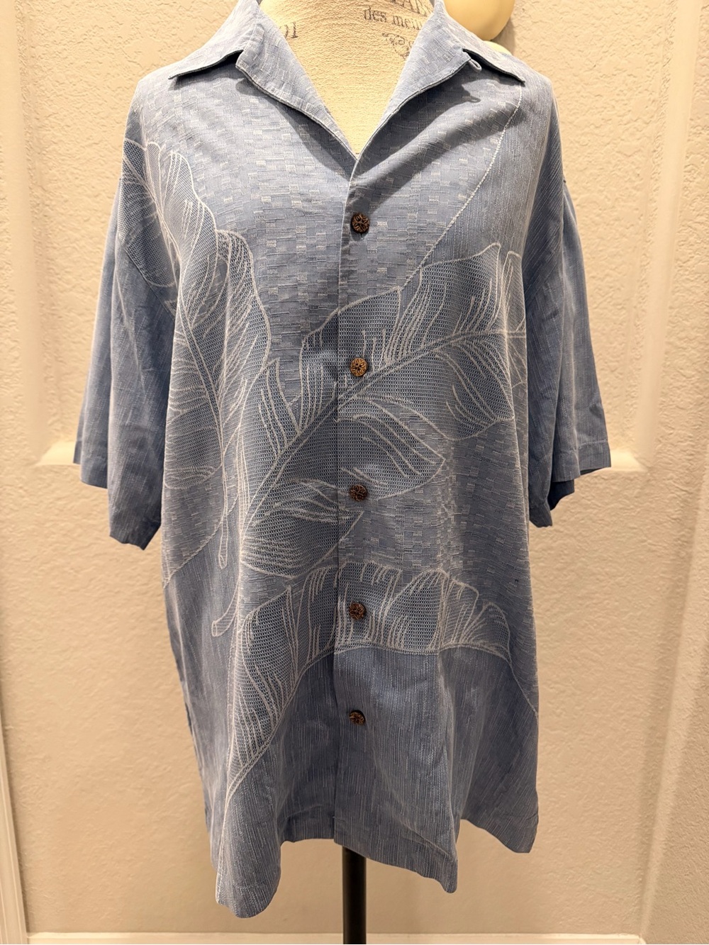 Tommy Bahama Light Blue Button-Front Short-Sleeve shirt
